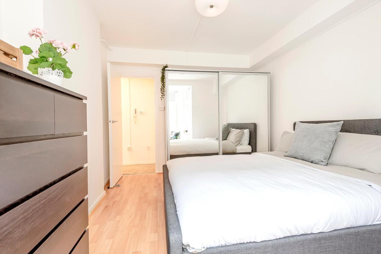 Modern One Bedroom Victoria Apartment ロンドン エクステリア 写真